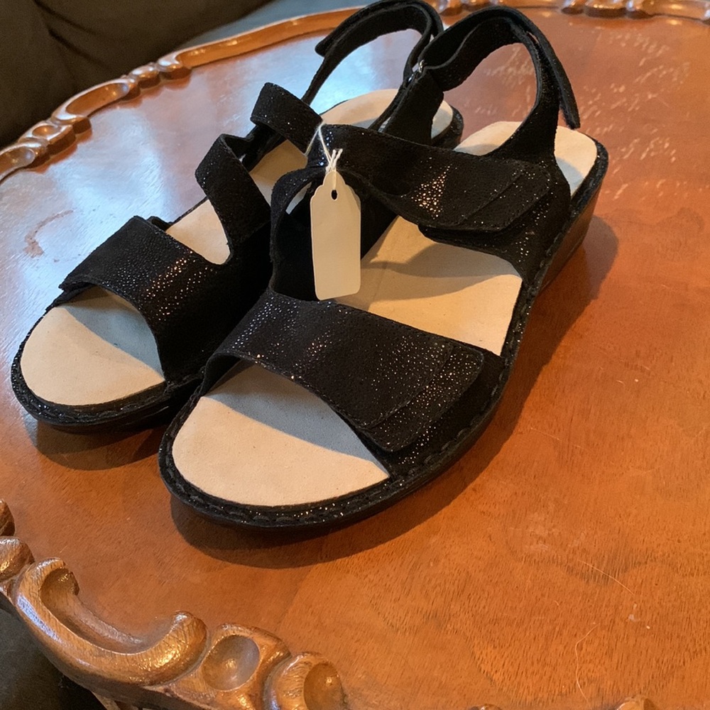 Aravon sandal